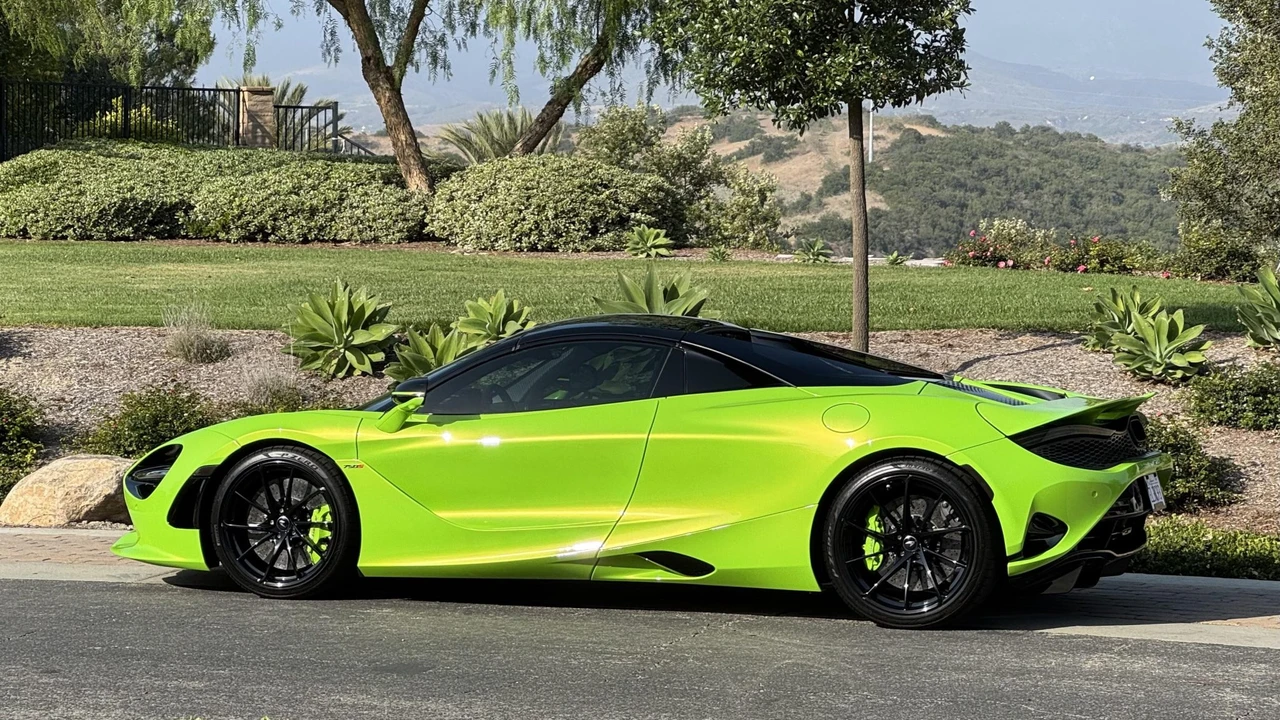 2026 McLaren 750S Spider - Image 7 of 31