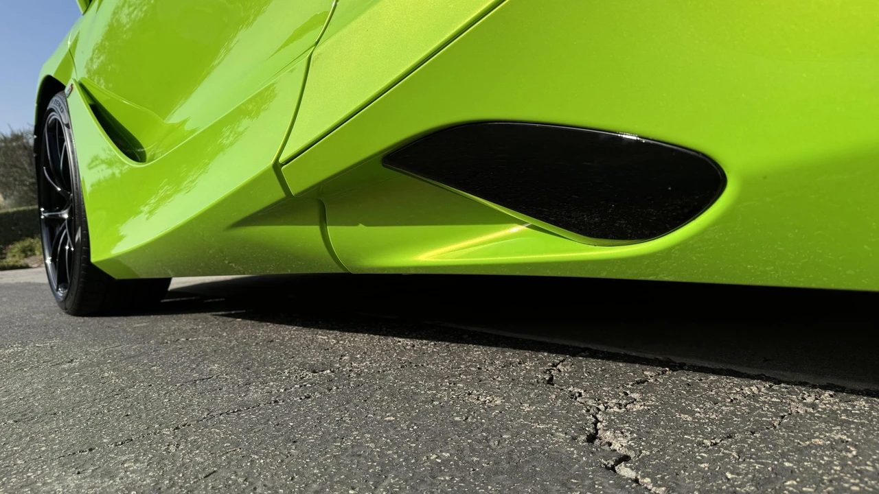 2026 McLaren 750S Spider - Image 24 of 31