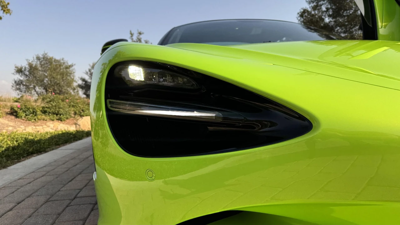 2026 McLaren 750S Spider - Image 18 of 31