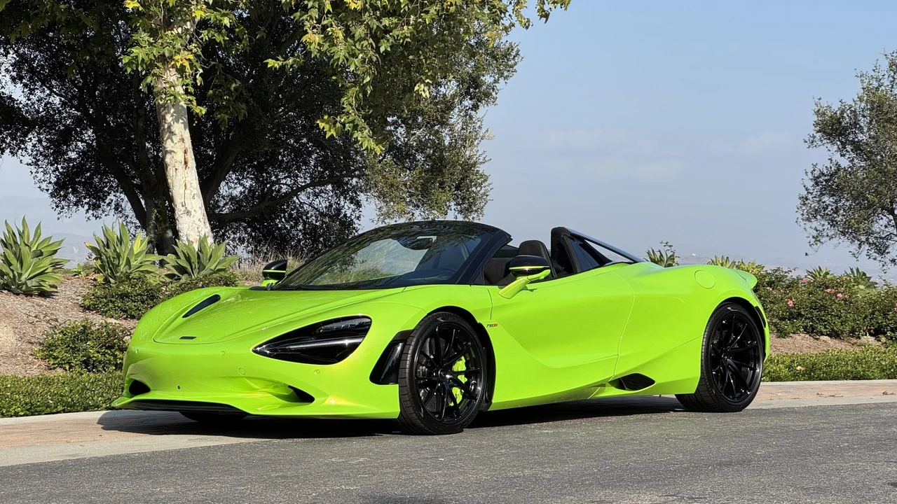2026 McLaren 750S Spider - Image 12 of 31