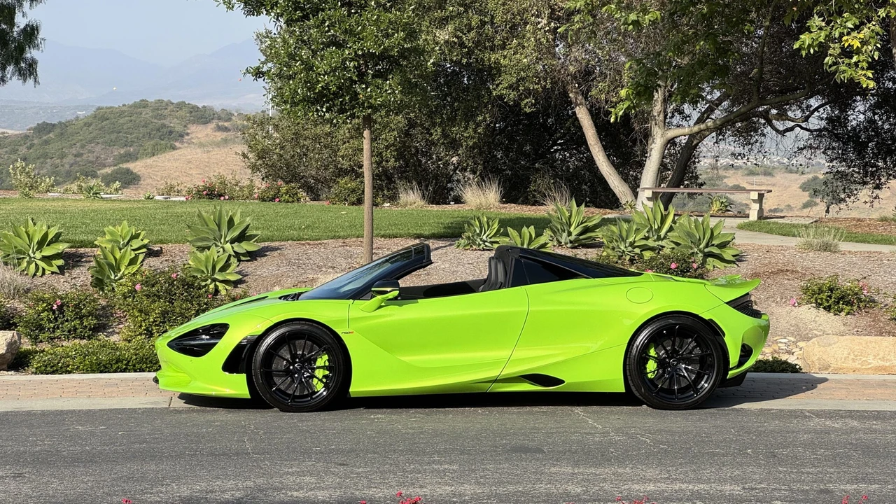 2026 McLaren 750S Spider - Image 13 of 31