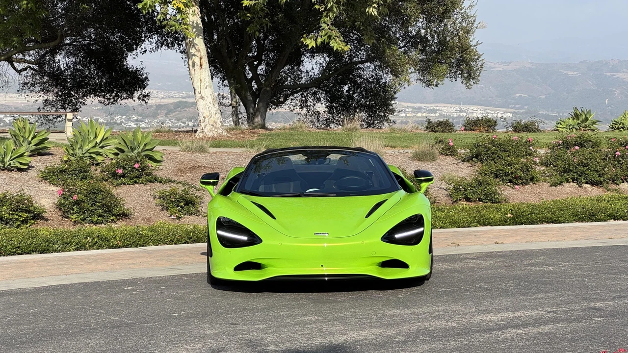 2026 McLaren 750S Spider - Image 14 of 31