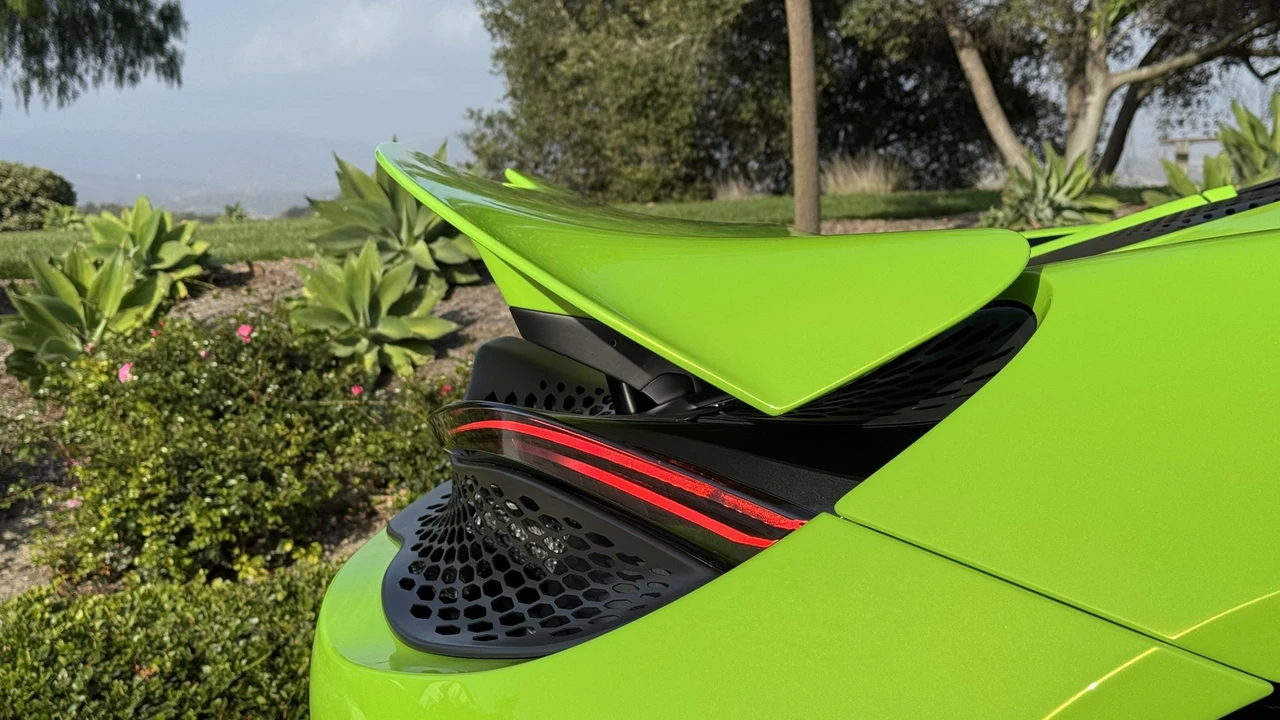 2026 McLaren 750S Spider - Image 30 of 31