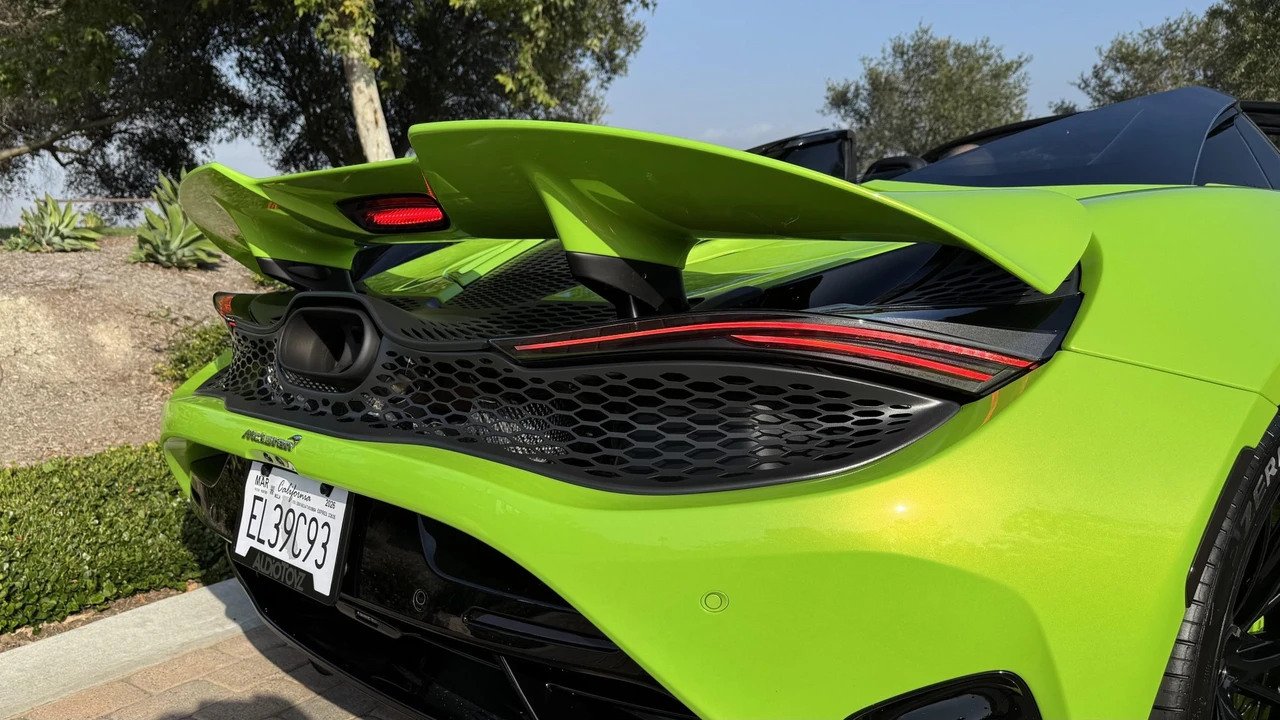 2026 McLaren 750S Spider - Image 29 of 31