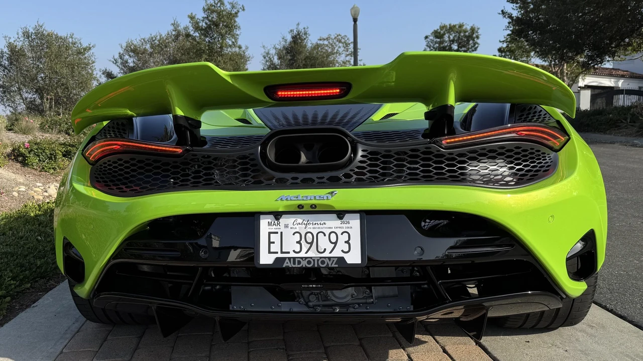 2026 McLaren 750S Spider - Image 28 of 31