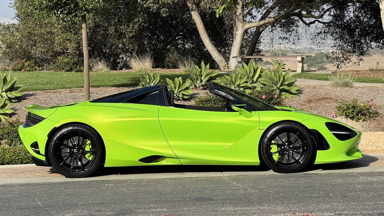 2026 McLaren 750S Spider - Image 15 of 31