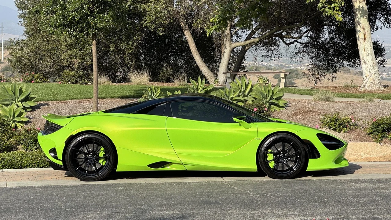 2026 McLaren 750S Spider - Image 10 of 31