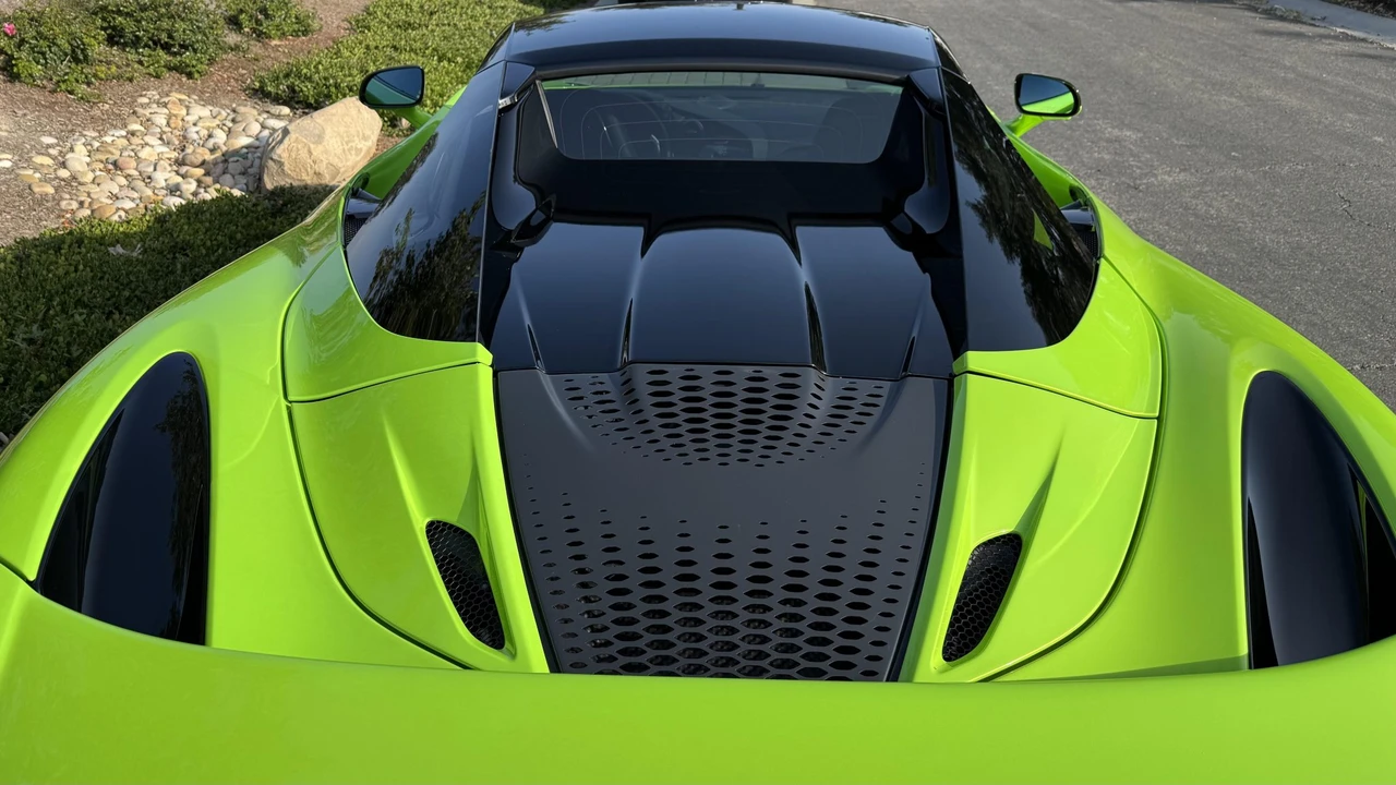 2026 McLaren 750S Spider - Image 26 of 31