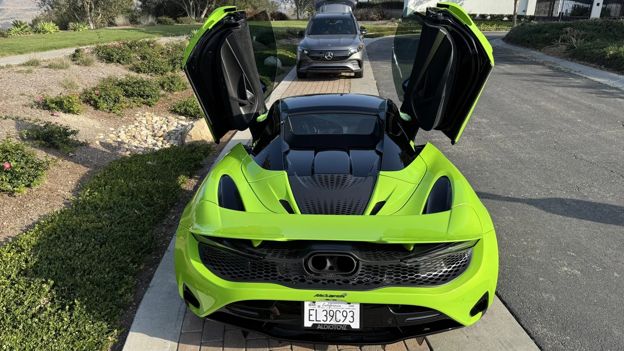 2026 McLaren 750S Spider - Image 17 of 31
