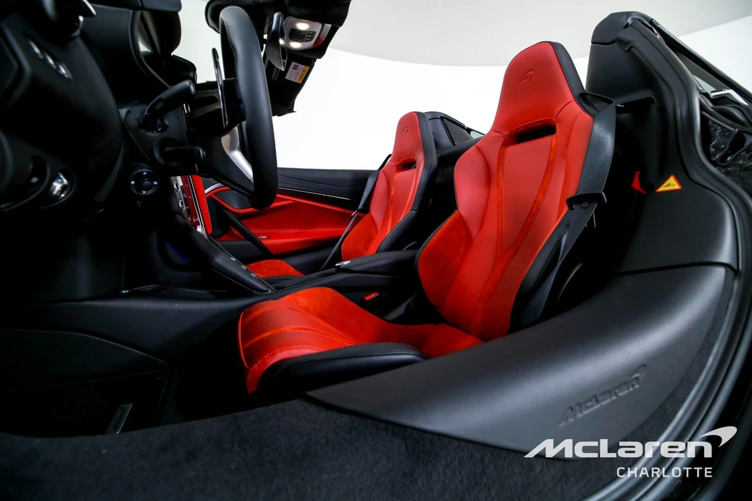 2026 McLaren 750S Spider - Image 13 of 31