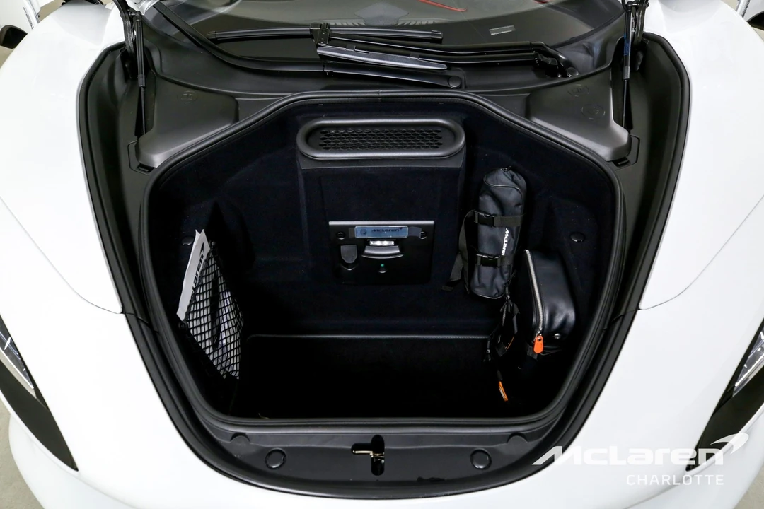 2026 McLaren 750S Spider - Image 17 of 31