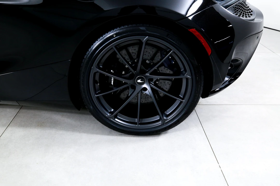 2026 McLaren 750S - Image 29 of 31