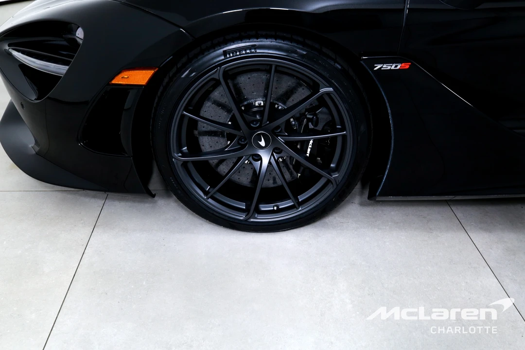 2026 McLaren 750S - Image 28 of 31