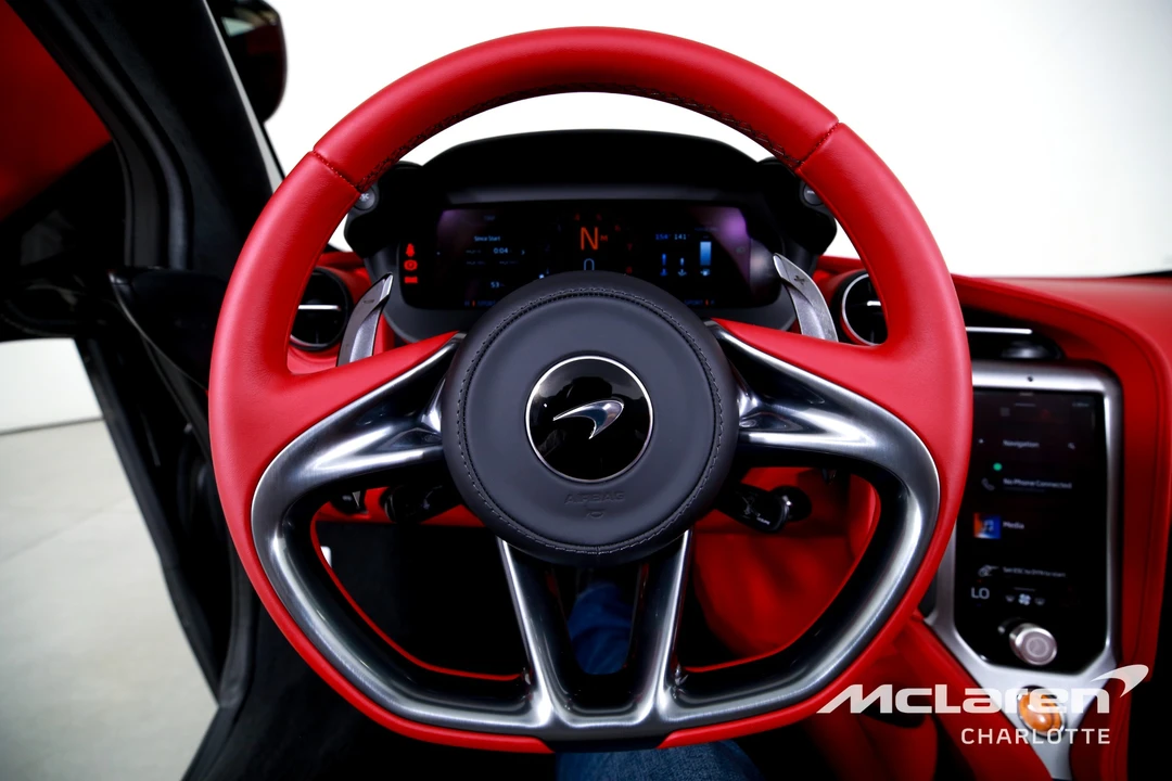2026 McLaren 750S - Image 16 of 31