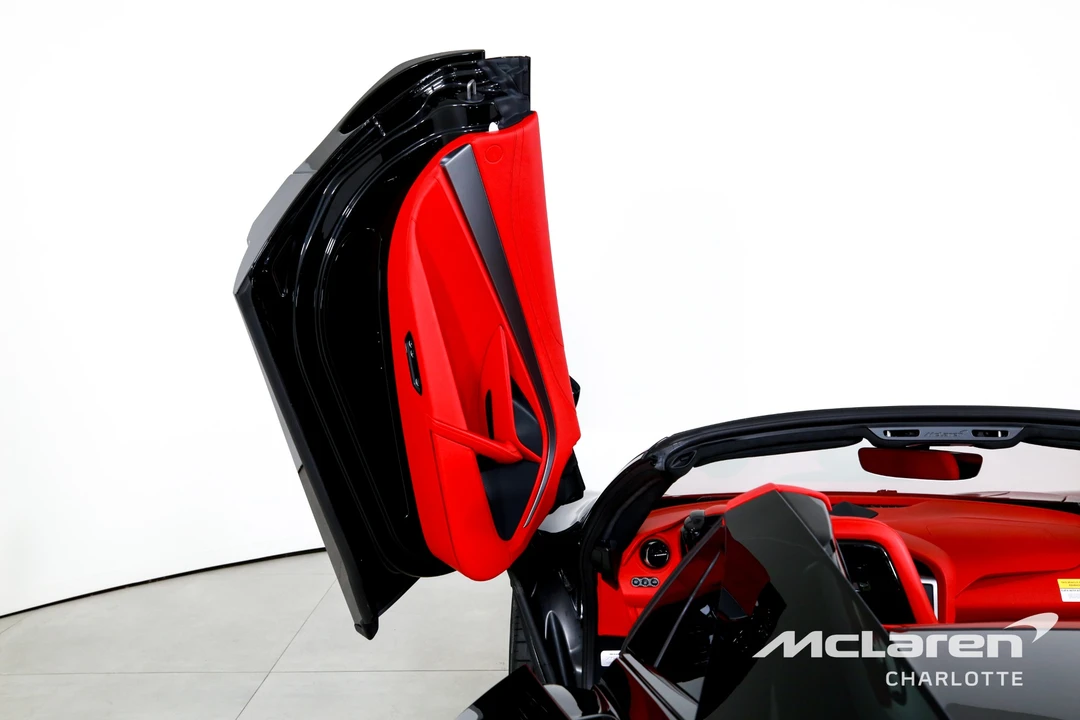 2026 McLaren 750S - Image 12 of 31