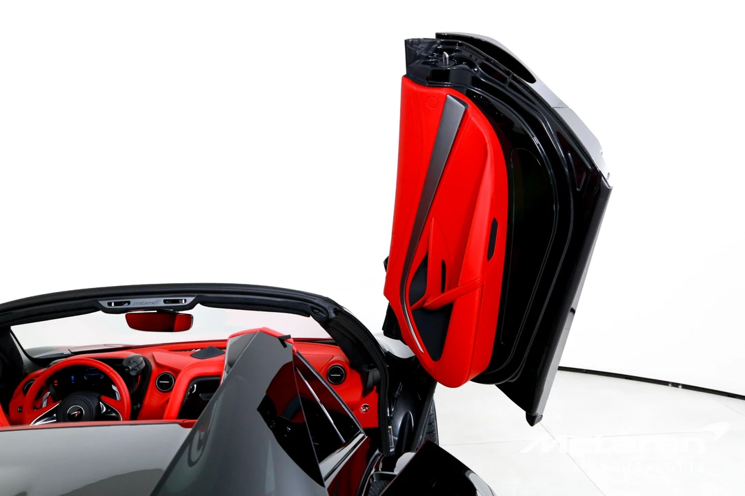 2026 McLaren 750S - Image 19 of 31