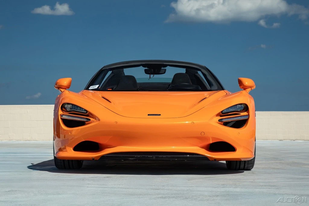 2026 McLaren 750S Spider - Image 13 of 21