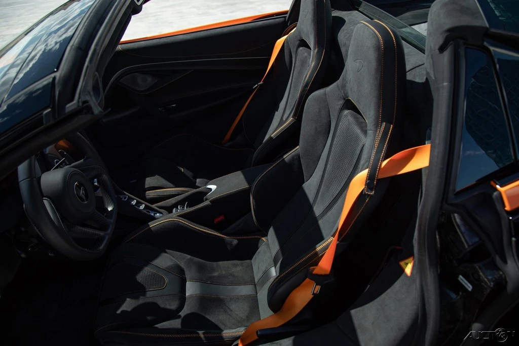 2026 McLaren 750S Spider - Image 17 of 21