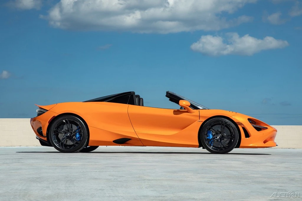 2026 McLaren 750S Spider - Image 15 of 21