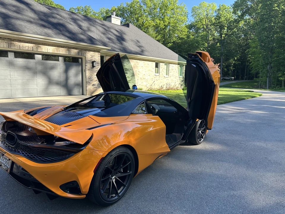 2026 McLaren 750S Spider - Image 18 of 24
