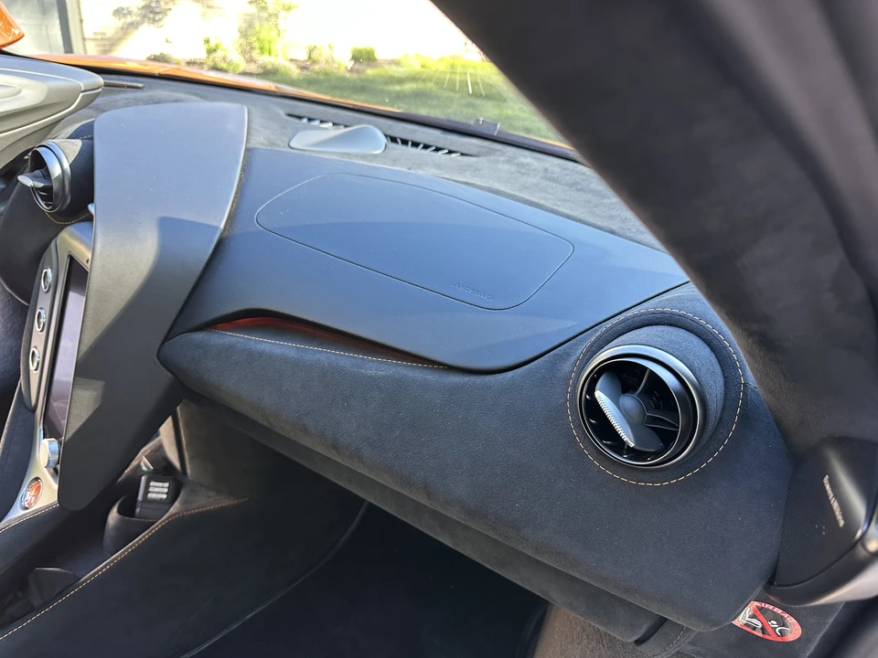 2026 McLaren 750S Spider - Image 16 of 24