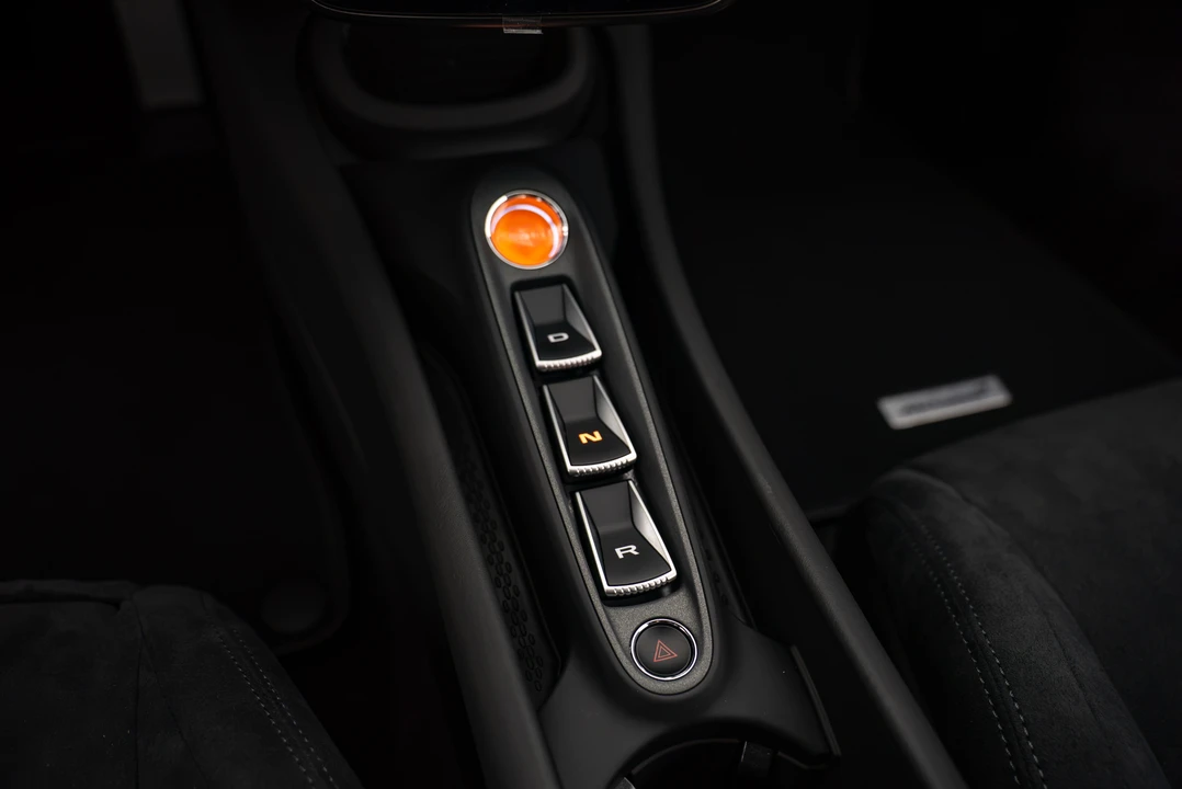 2026 McLaren Artura - Image 15 of 20
