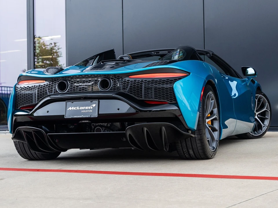 2026 McLaren Artura - Image 10 of 31