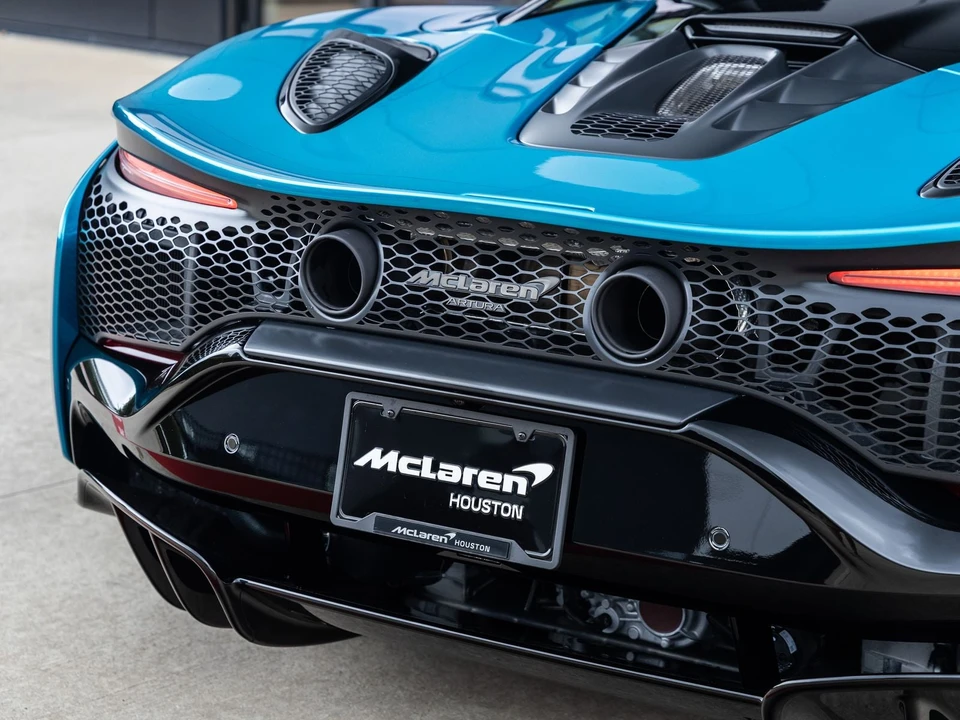 2026 McLaren Artura - Image 14 of 31