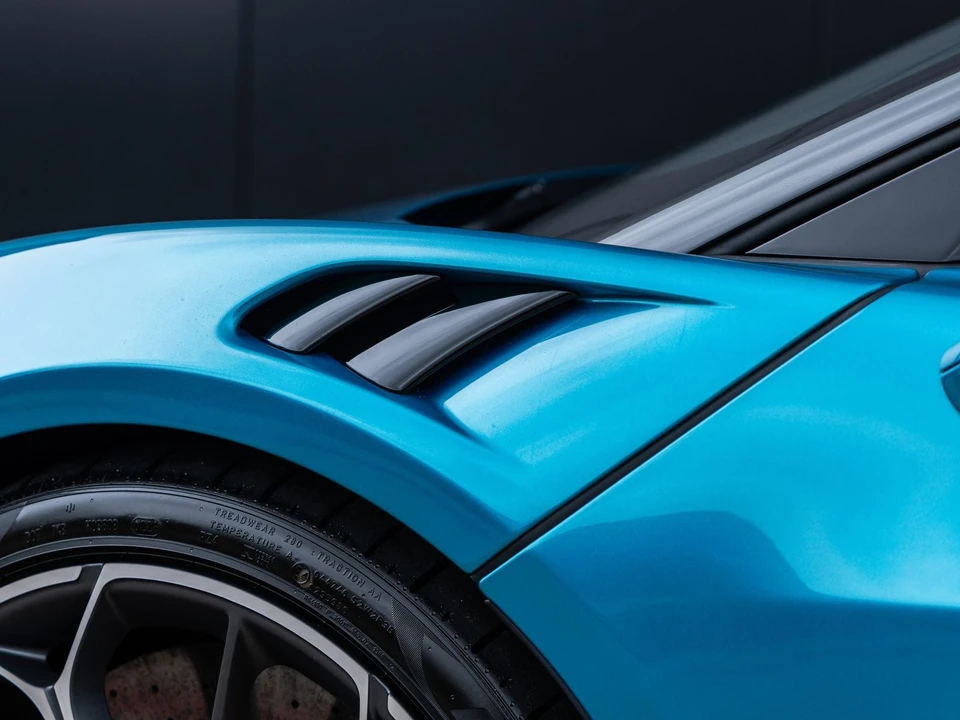 2026 McLaren Artura - Image 15 of 31
