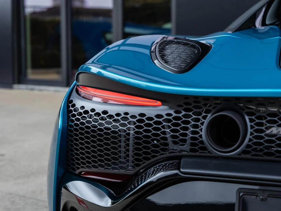 2026 McLaren Artura - Image 16 of 31