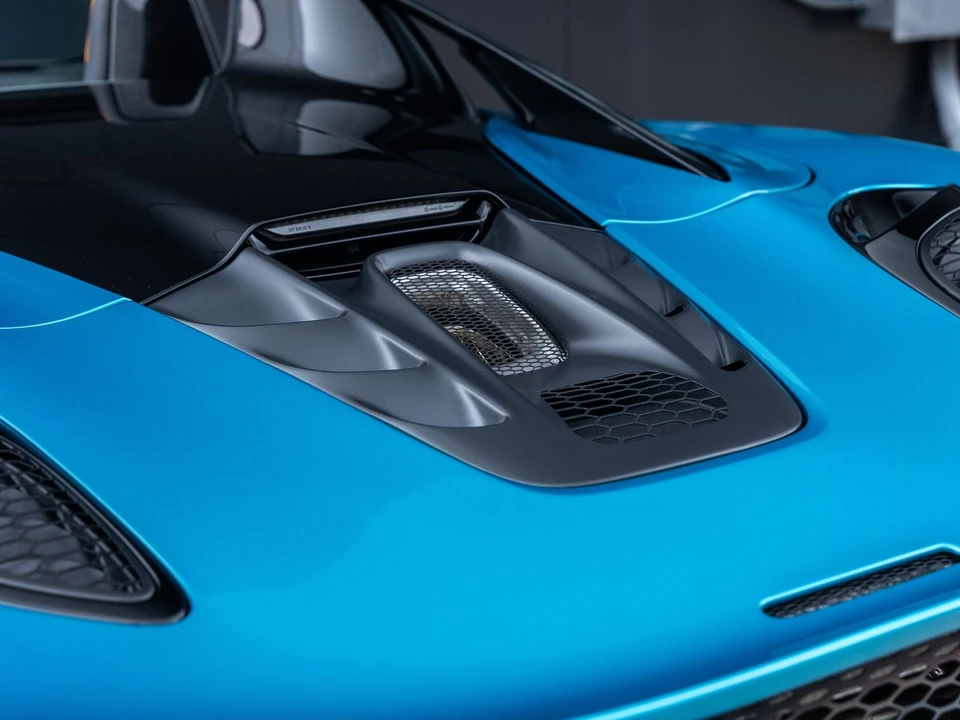 2026 McLaren Artura - Image 17 of 31