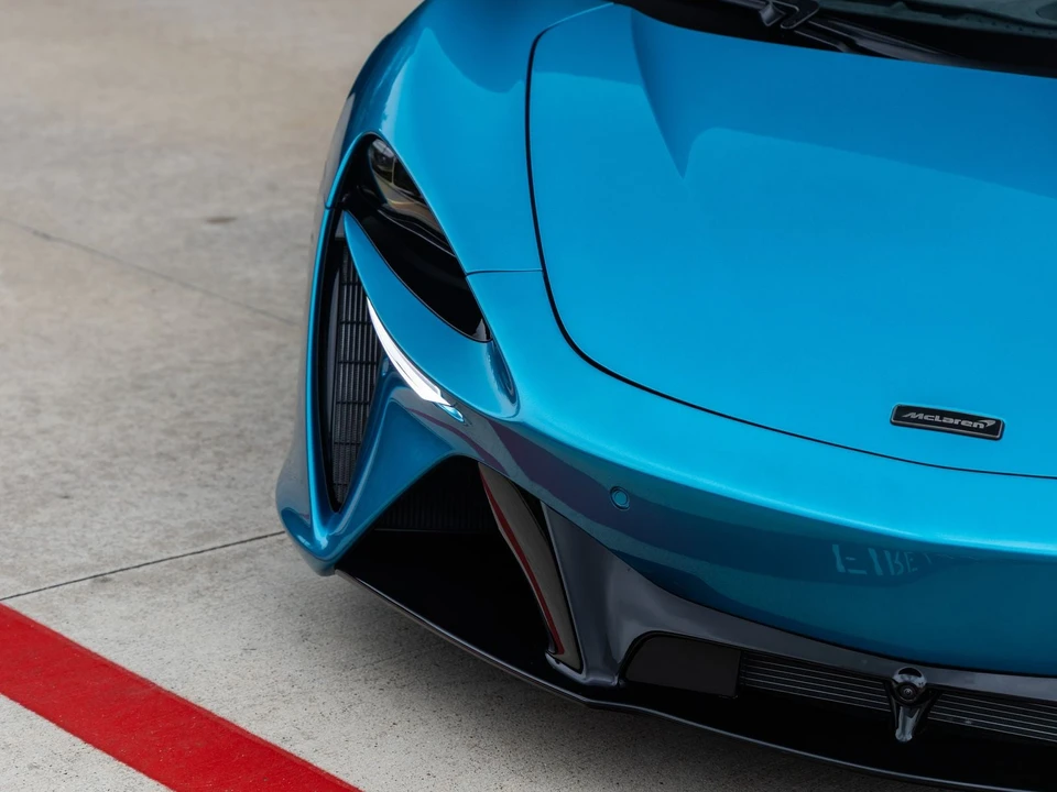 2026 McLaren Artura - Image 18 of 31