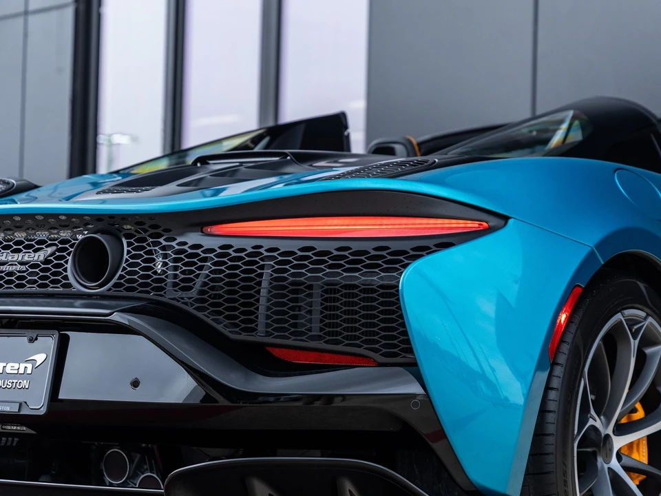 2026 McLaren Artura - Image 19 of 31