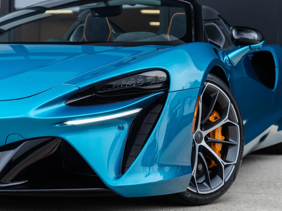 2026 McLaren Artura - Image 22 of 31