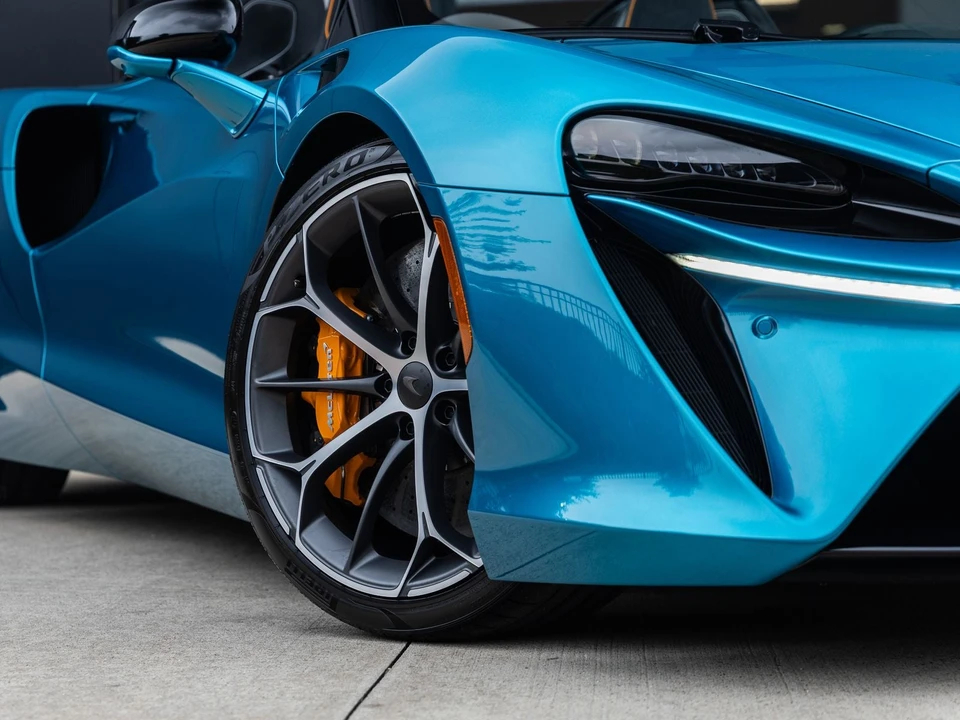 2026 McLaren Artura - Image 25 of 31