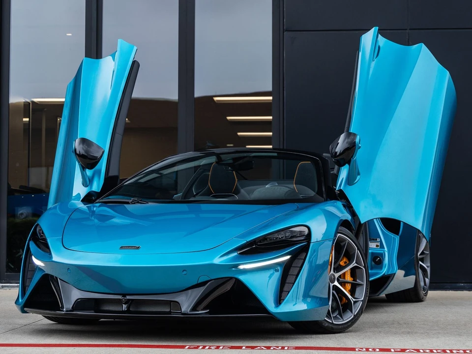 2026 McLaren Artura - Image 2 of 31