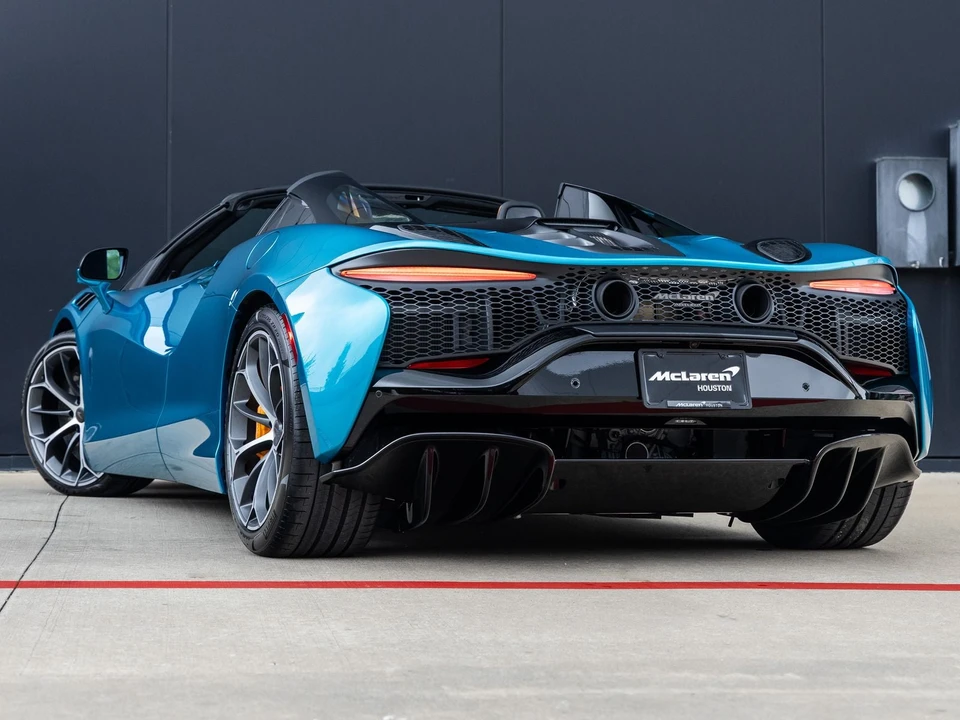 2026 McLaren Artura - Image 7 of 31