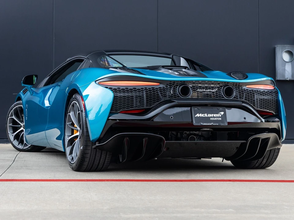 2026 McLaren Artura - Image 8 of 31