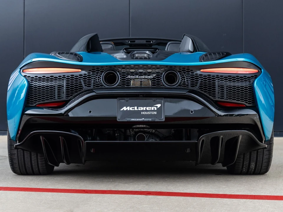2026 McLaren Artura - Image 9 of 31