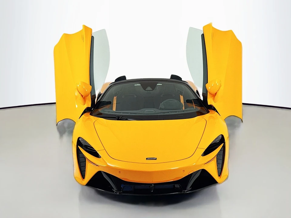 2026 McLaren Artura Spider - Image 2 of 24