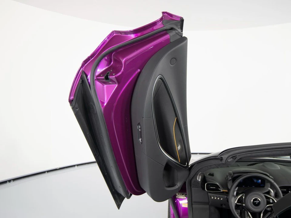 2026 McLaren Artura Spider - Image 11 of 31