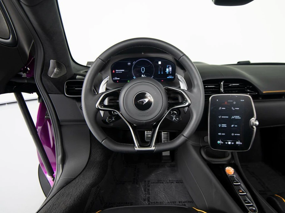 2026 McLaren Artura Spider - Image 16 of 31