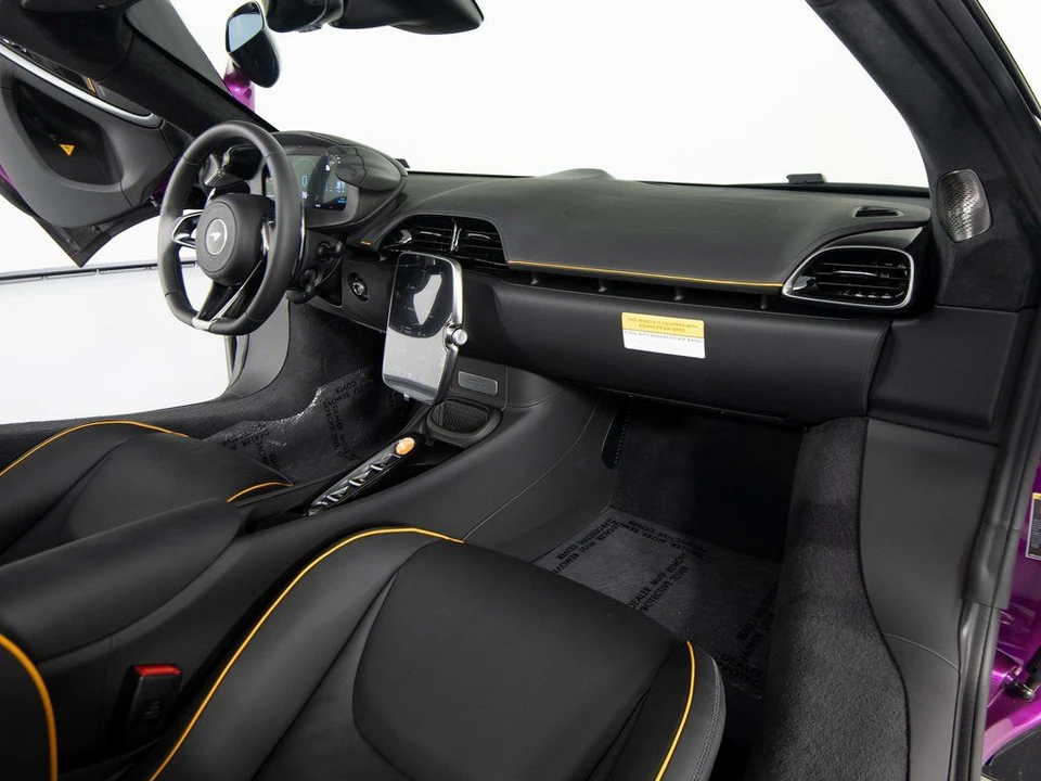 2026 McLaren Artura Spider - Image 25 of 31