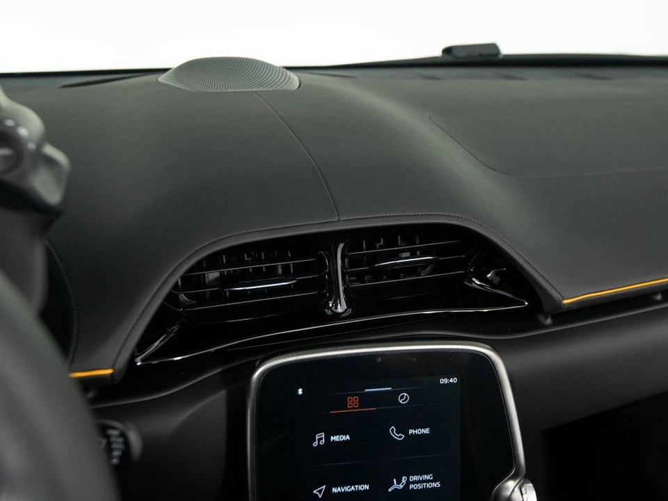 2026 McLaren Artura Spider - Image 20 of 31