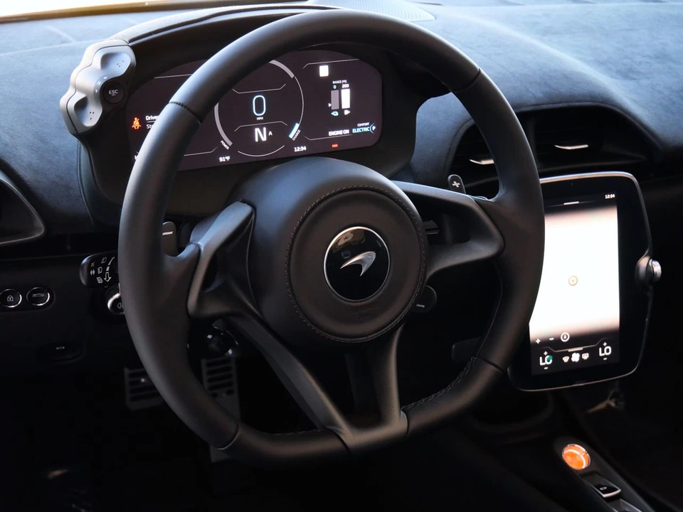 2026 McLaren Artura Spider - Image 9 of 26