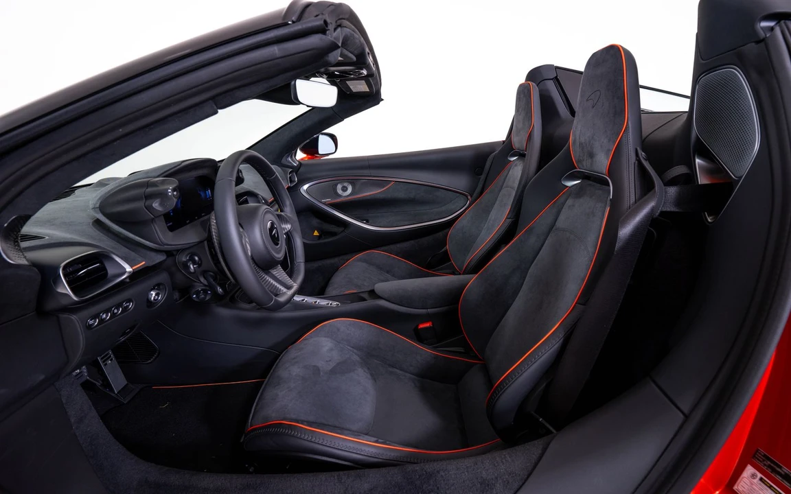 2026 McLaren Artura Spider - Image 22 of 25