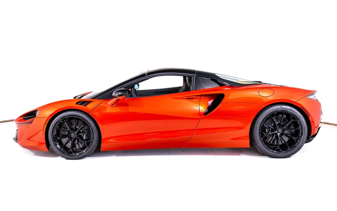 2026 McLaren Artura Spider - Image 3 of 25