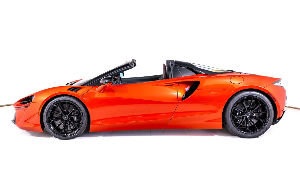 2026 McLaren Artura Spider - Image 2 of 25