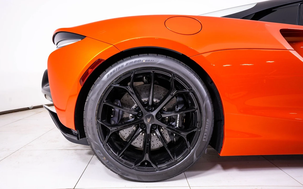 2026 McLaren Artura Spider - Image 18 of 25
