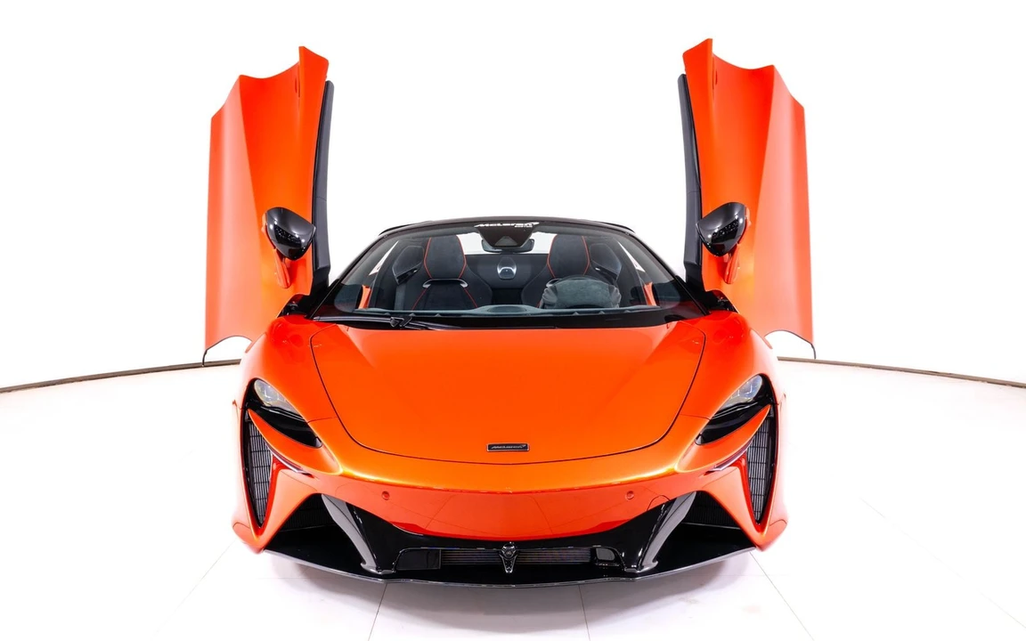 2026 McLaren Artura Spider - Image 11 of 25